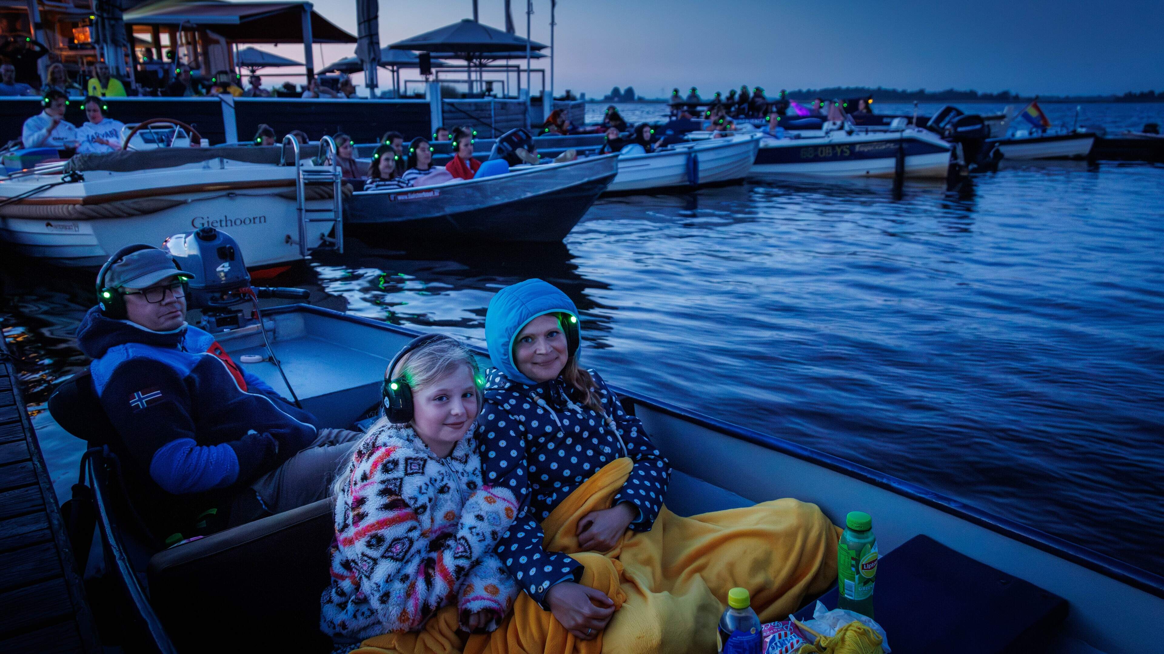 The Lion King kijken op het water: filmliefhebbers genieten van Drijf-In bioscoop Giethoorn