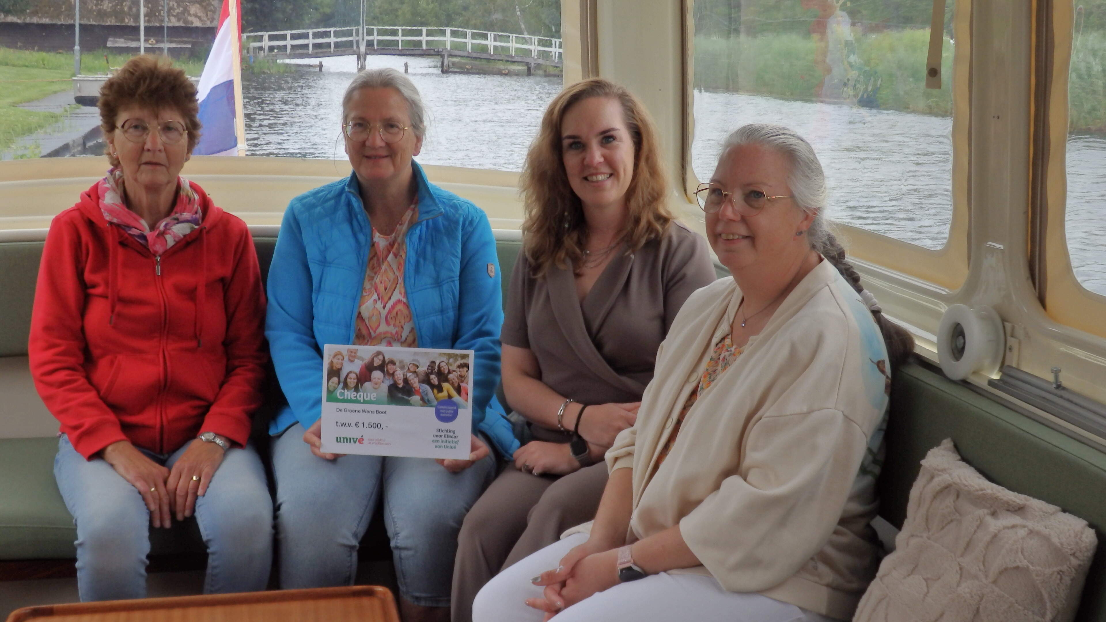 Univé Stichting voor Elkaar steunt Groene Wens Boot met cheque van 1500 euro