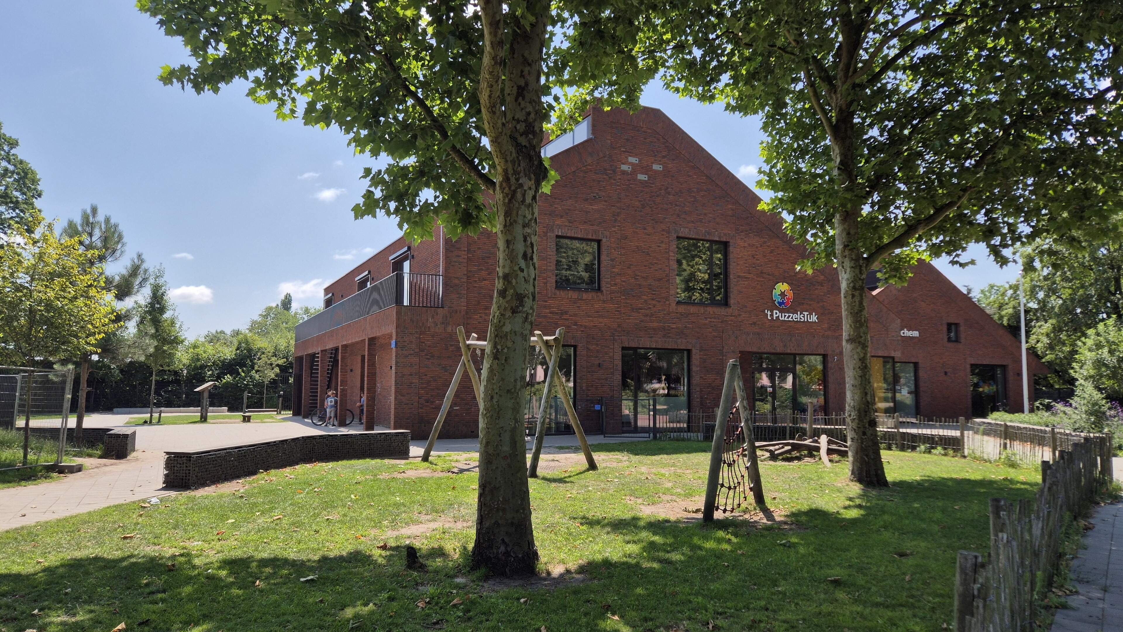 Mogelijk tijdelijk noodunits als extra lokalen voor PuzzelsTuk