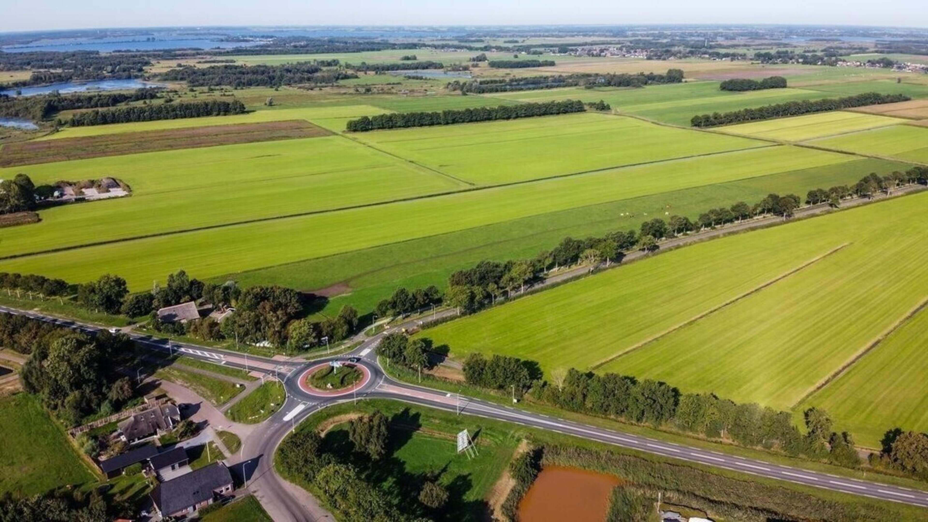 Van Meppel tot Wanneperveen worden stroomkabels aangelegd, voor een zonnepark. Maar hoe zit het eige