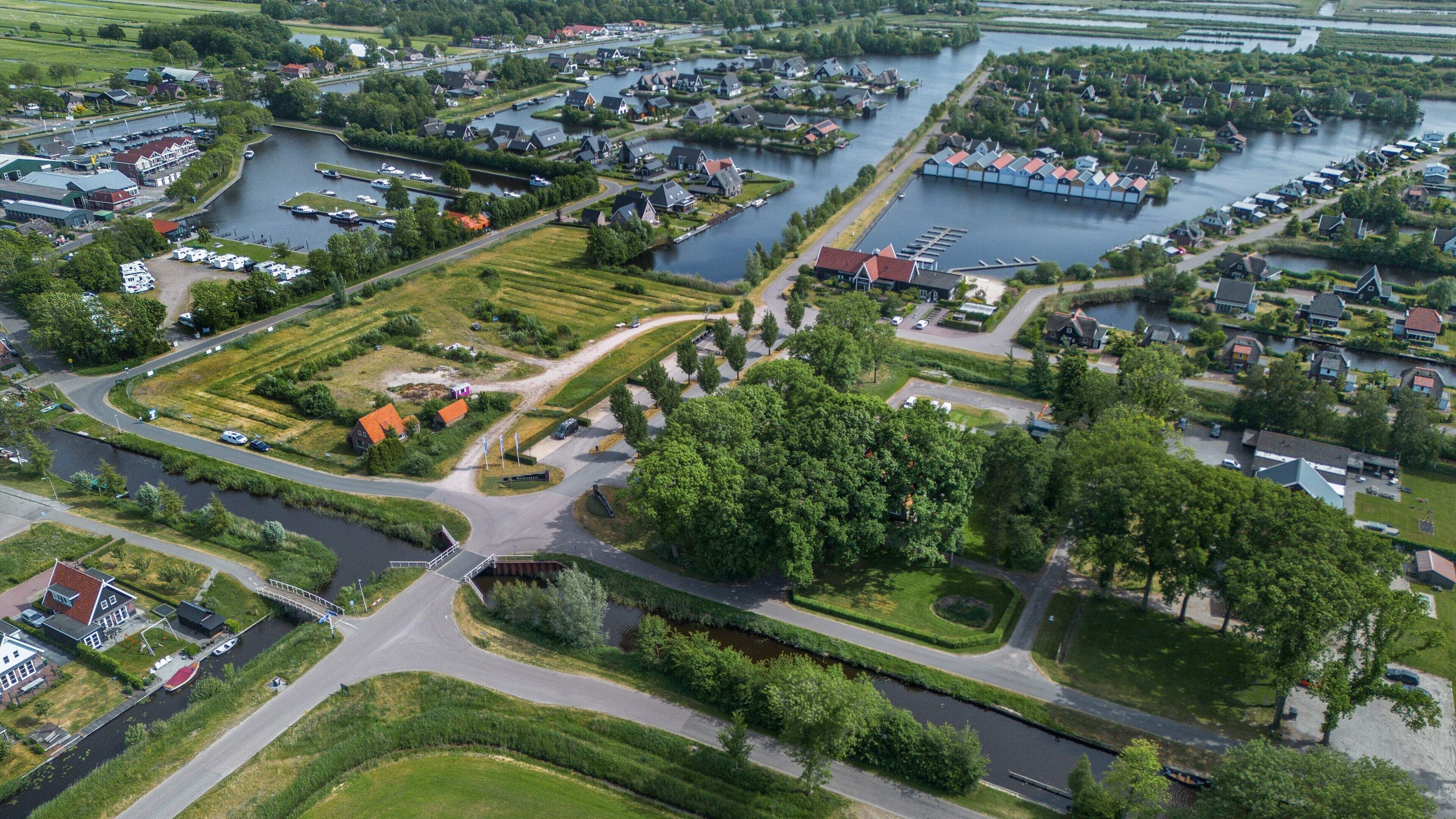 Landbouwer bang voor vernatting door uitbreiding bij villapark in Giethoorn