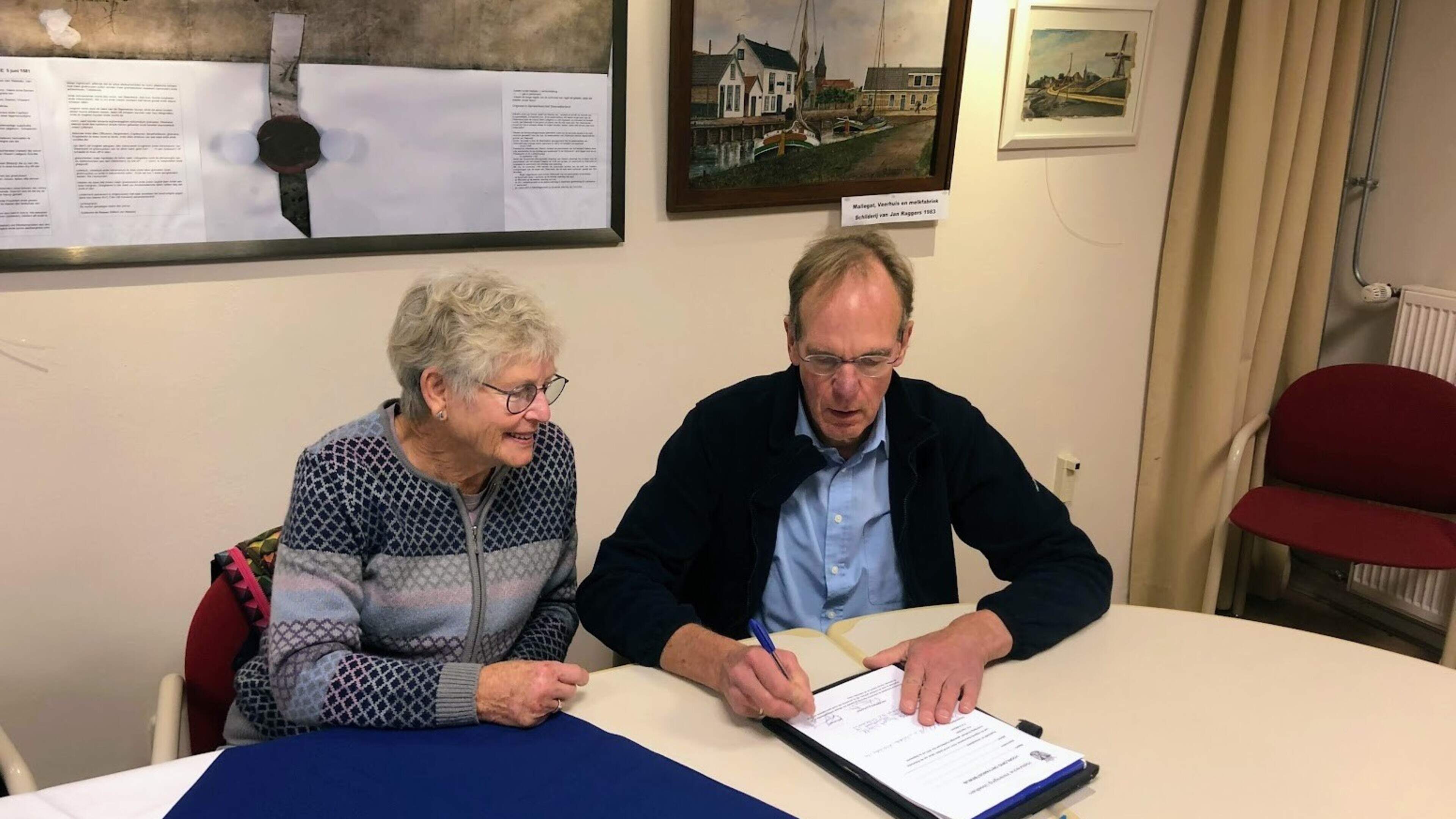 Archief Passagevrouwen Oldemarkt overgedragen aan Historische Vereniging IJsselham