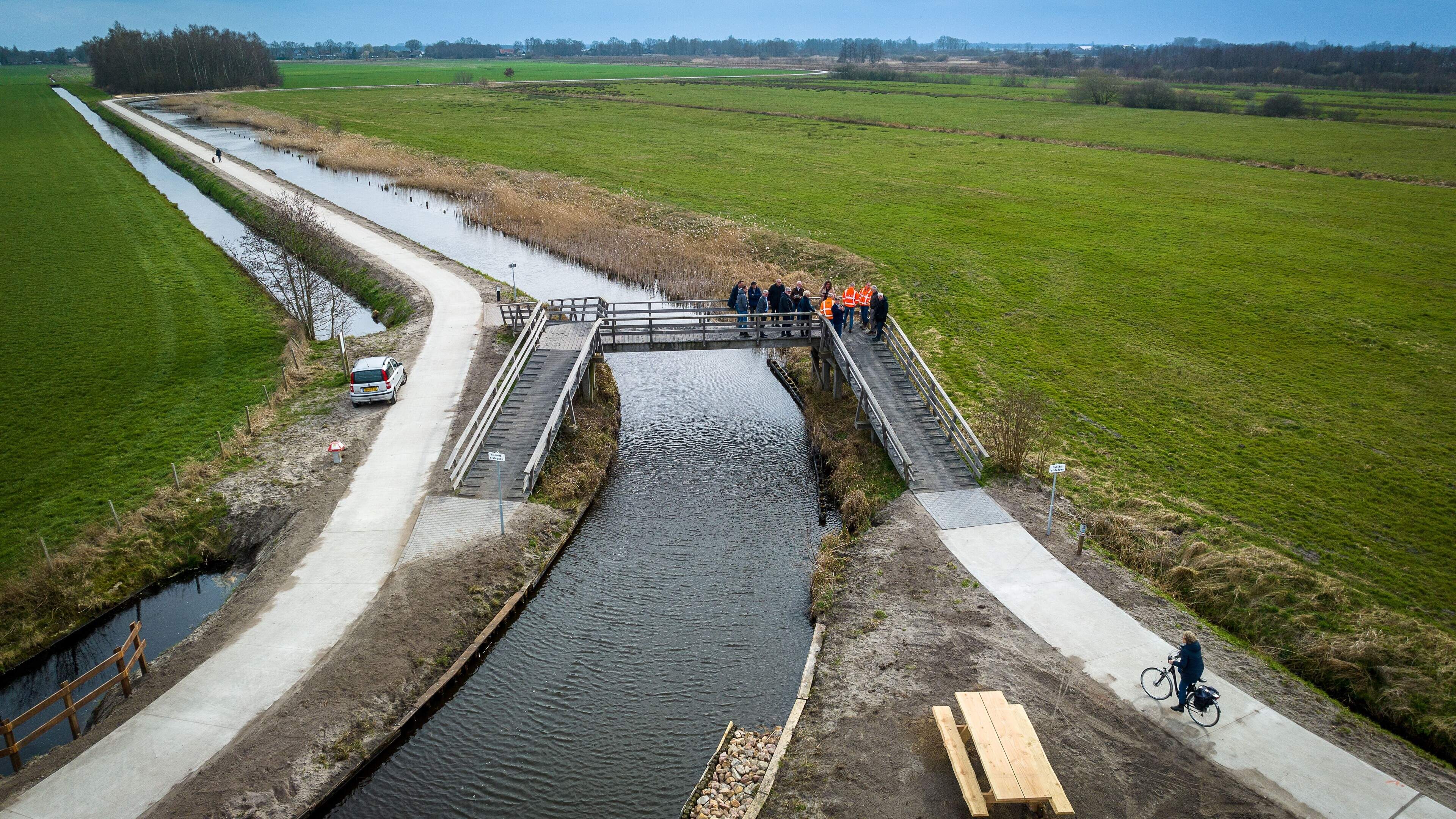 Vernieuwd en verbreed fietspad tussen Wanneperveen en Giethoorn officieel geopend