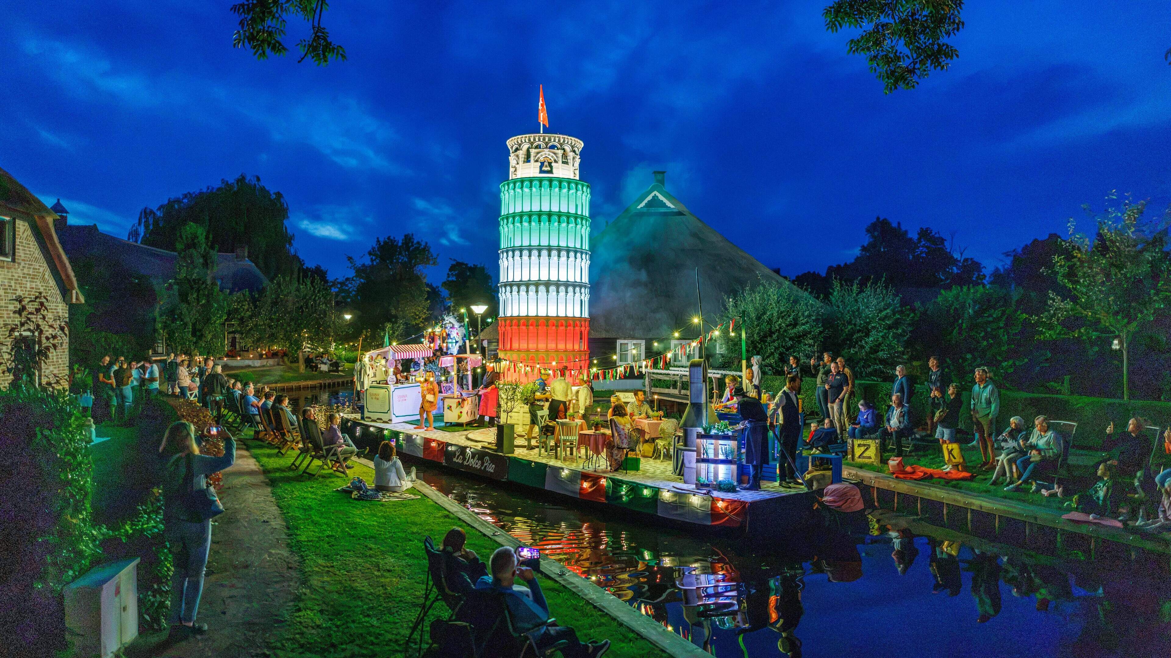 ’Toren van Pisa’ steelt de show op Gondelvaart Dwarsgracht